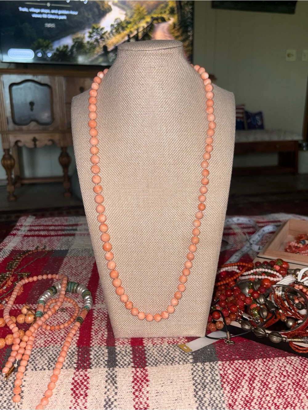 Angel Skin Coral Hand Knotted 34’ no clasp - Picture 2 of 3